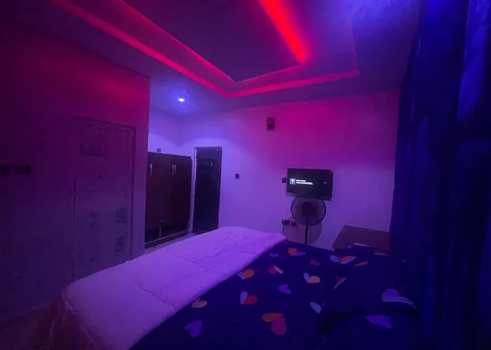 Oil City Paradise Hotel And Suites